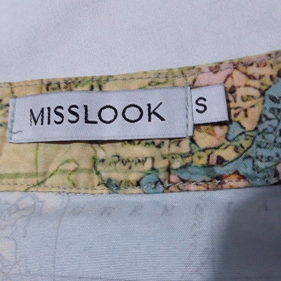 Misslook short sleeve button down World Map print shirt size Small - Picture 9 of 10